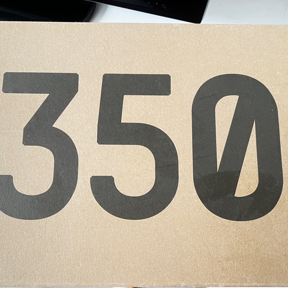 Yeezy 350 - Picture 1 of 7